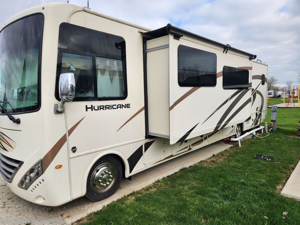 2019 Thor Motor Coach Hurricane 35M - Used Class A For Sale by National Vehicle in Oak Harbor, Ohio