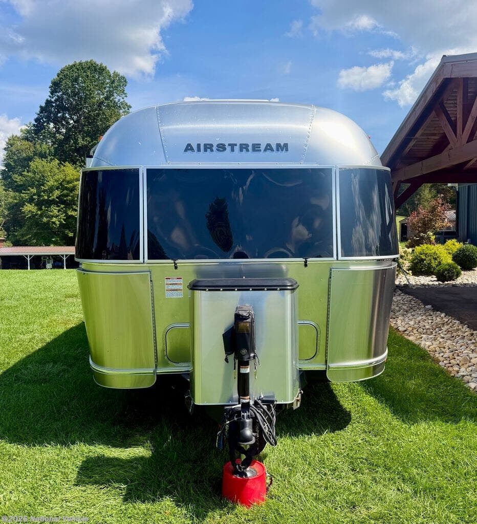 Used 2025 Airstream Globetrotter 27FB Twin available in West Jefferson, North Carolina