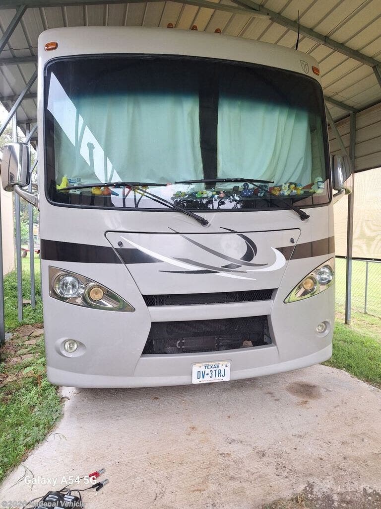 2014 Hurricane 32A by Thor Motor Coach from National Vehicle in Oak Point, Texas