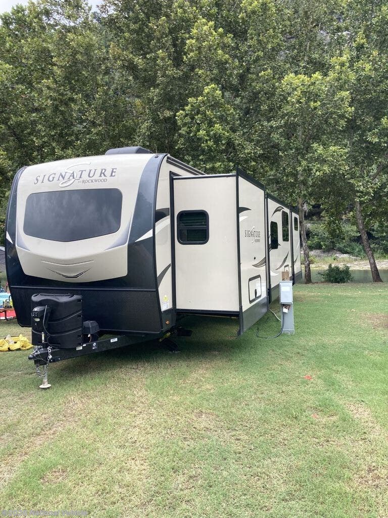 2020 Forest River Rockwood Signature 8326BH - Used Travel Trailer For Sale by National Vehicle in Pearland, Texas