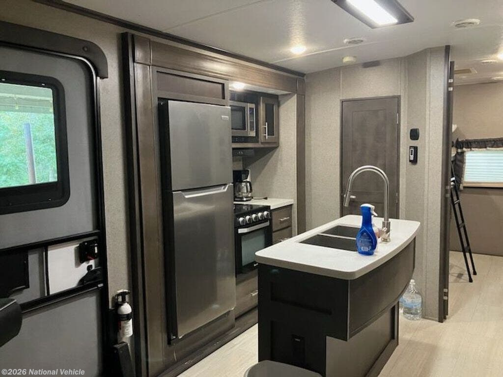 Used 2020 Forest River Rockwood Signature 8326BH available in Pearland, Texas
