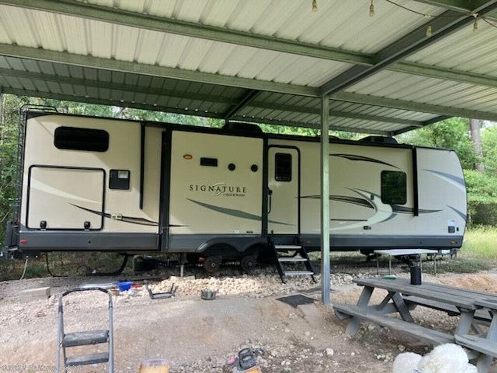 2020 Forest River Rockwood Signature 8326BH - Used Travel Trailer For Sale by National Vehicle in Pearland, Texas