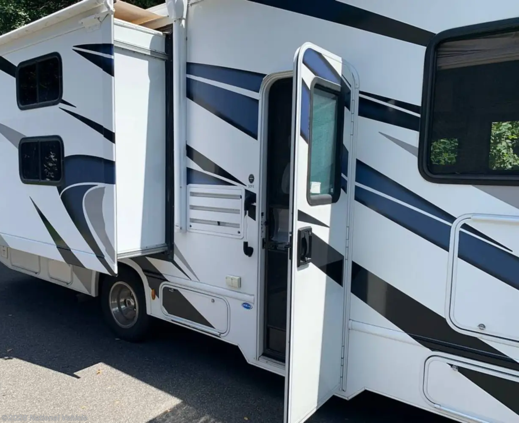 Used 2021 Thor Motor Coach Freedom Elite 30FE available in Durham, Connecticut
