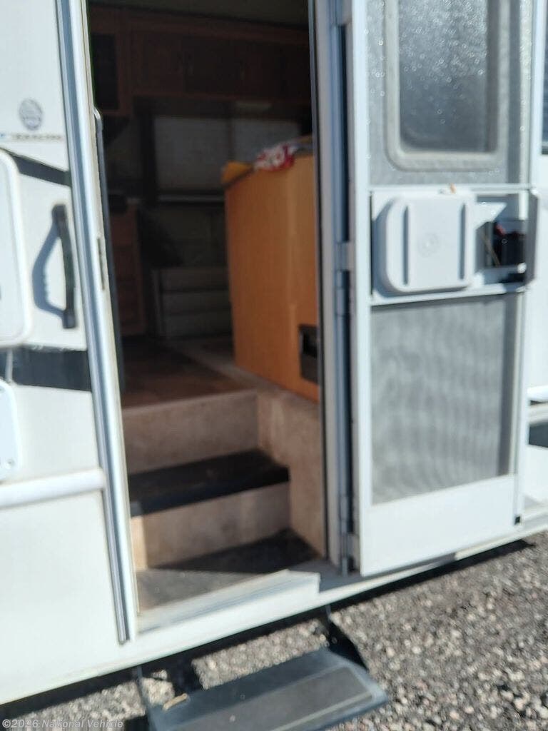 Used 2006 Four Winds Chateau 31V available in Clinton Township, Michigan