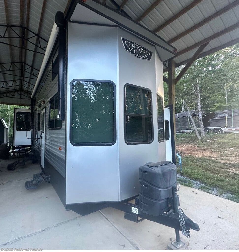 2022 Forest River Salem Grand Villa 42DL - Used Travel Trailer For Sale by National Vehicle in Morristown, Tennessee