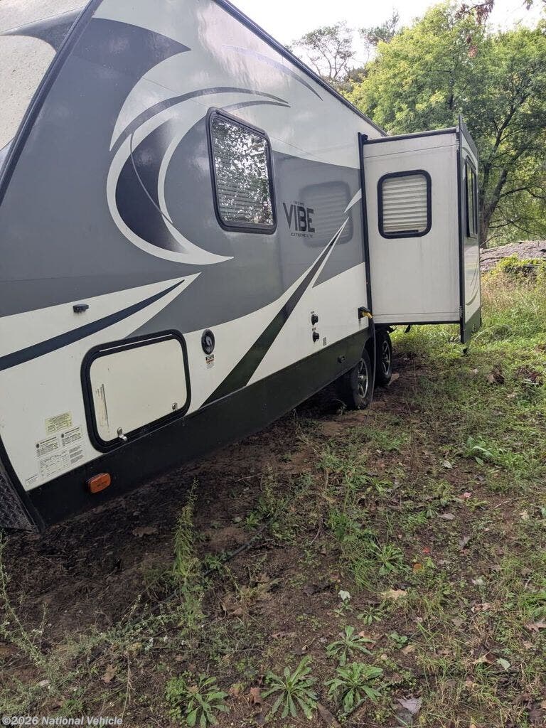 2018 Forest River Vibe Extreme Lite 224RLS - Used Travel Trailer For Sale by National Vehicle in Muskegon, Michigan