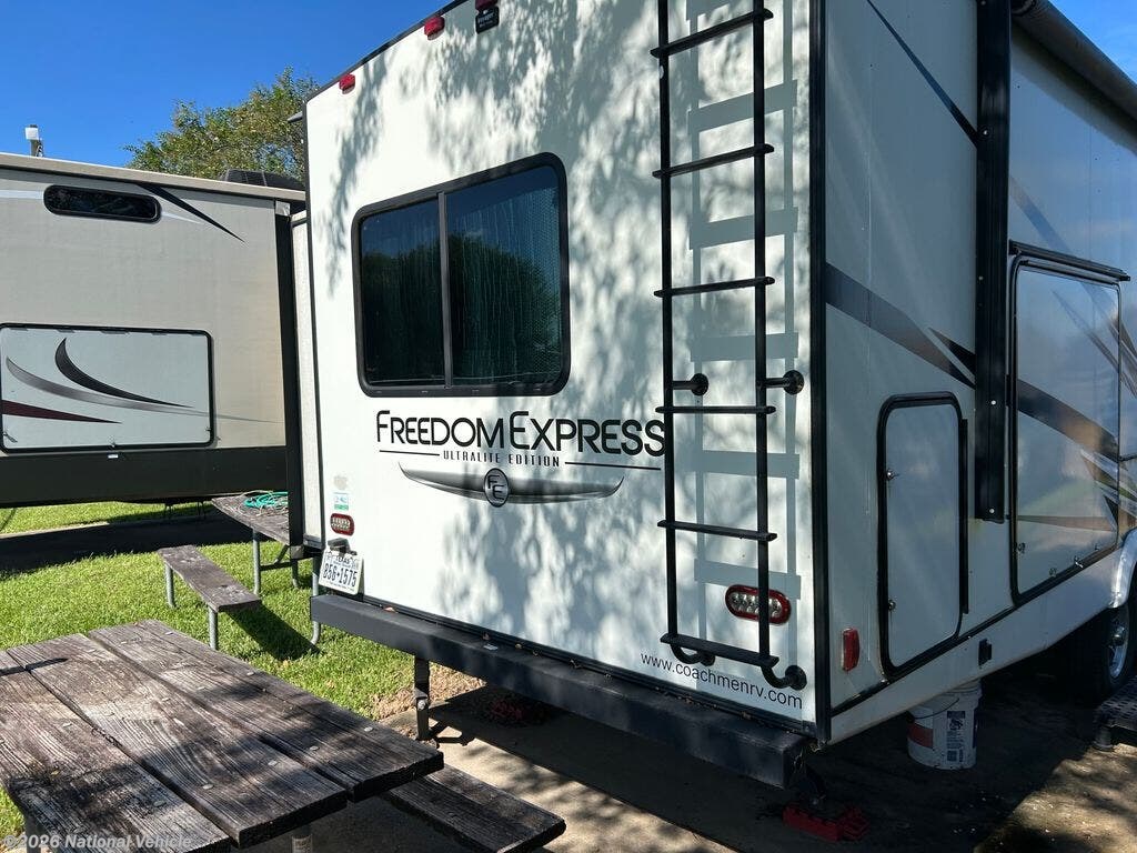 2022 Coachmen Freedom Express Ultra Lite 259FKDS - Used Travel Trailer For Sale by National Vehicle in Santa Fe, Texas