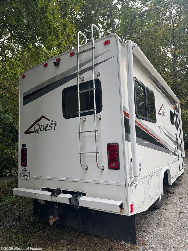 2010 Fleetwood Quest 24L - Used Class C For Sale by National Vehicle in Weston, Massachusetts