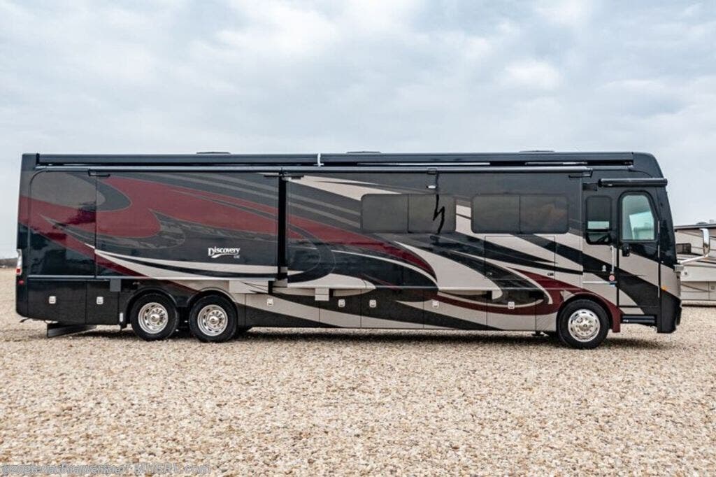 2019 Fleetwood Discovery LXE 44H - Used Class A For Sale by National Vehicle in Howell, Michigan