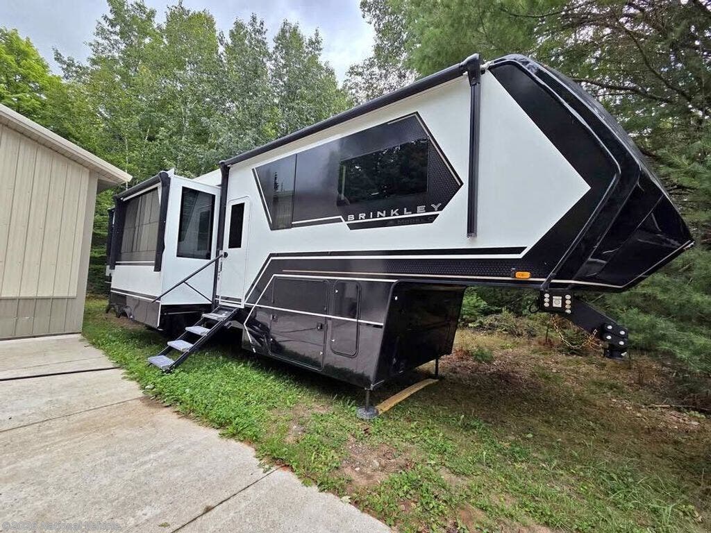 2024 Brinkley RV Model G 4000 - Used Fifth Wheel For Sale by National Vehicle in Three Lakes, Wisconsin