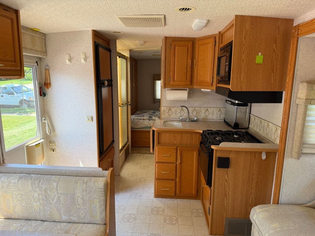 Used 2004 Winnebago Minnie Winnie 29B available in Westerville, Ohio