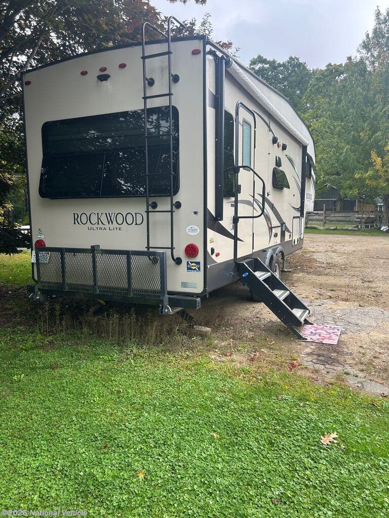 2020 Forest River Rockwood Ultra Lite 2441WS - Used Fifth Wheel For Sale by National Vehicle in Nottingham, New Hampshire