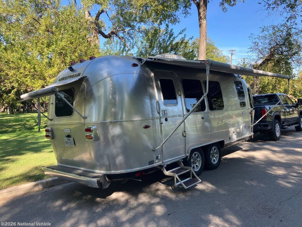 2024 Airstream Flying Cloud 23FB Twin - Used Travel Trailer For Sale by National Vehicle in Fort Worth, Texas