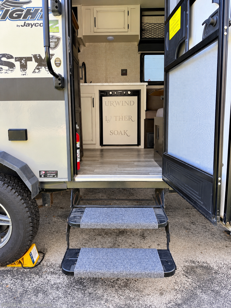 Used 2022 Jayco Jay Flight SLX 154BH available in Fort Gratiot, Michigan