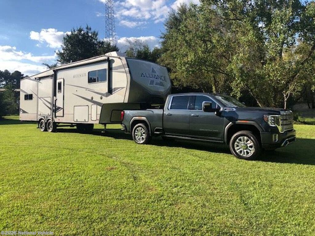 2023 Alliance RV Avenue 33RKS - Used Fifth Wheel For Sale by National Vehicle in Robertsdale, Alabama
