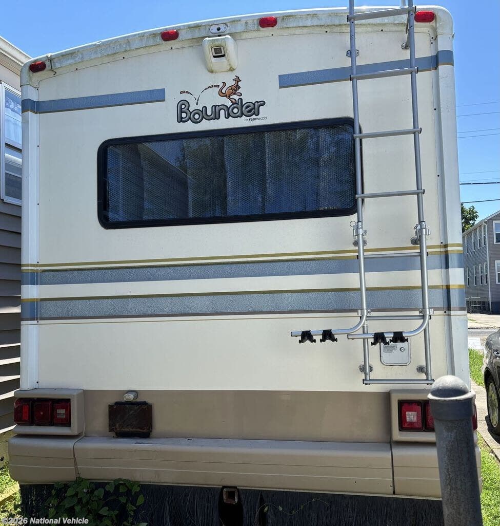 1999 Fleetwood Bounder 32H - Used Class A For Sale by National Vehicle in New Orleans, Louisiana