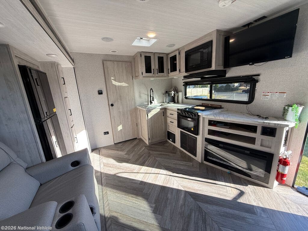 2024 Della Terra 251RD by East to West from National Vehicle in Tacoma, Washington