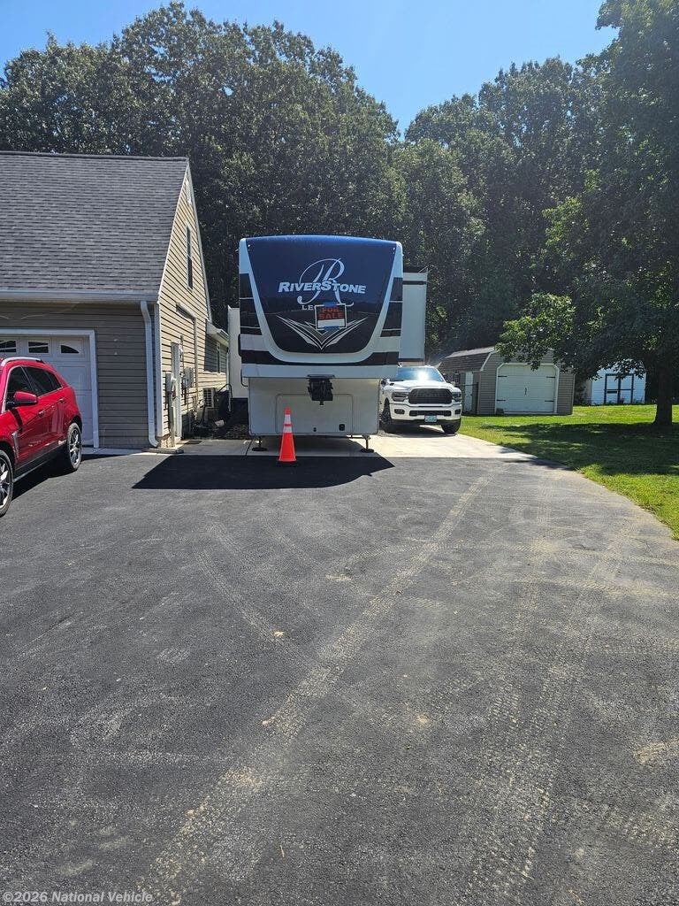 2022 Forest River Riverstone Legacy 42FSKG - Used Toy Hauler For Sale by National Vehicle in La Plata, Maryland