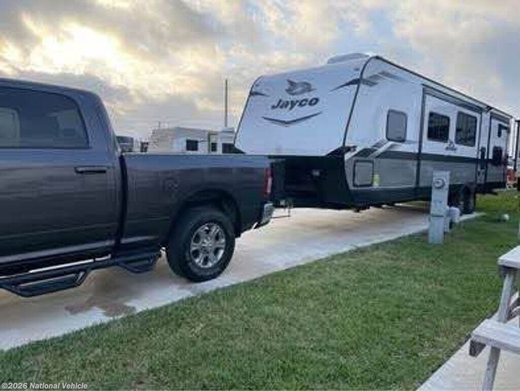 2022 Jayco Jay Flight 32BHDS - Used Travel Trailer For Sale by National Vehicle in Fort Worth, Texas