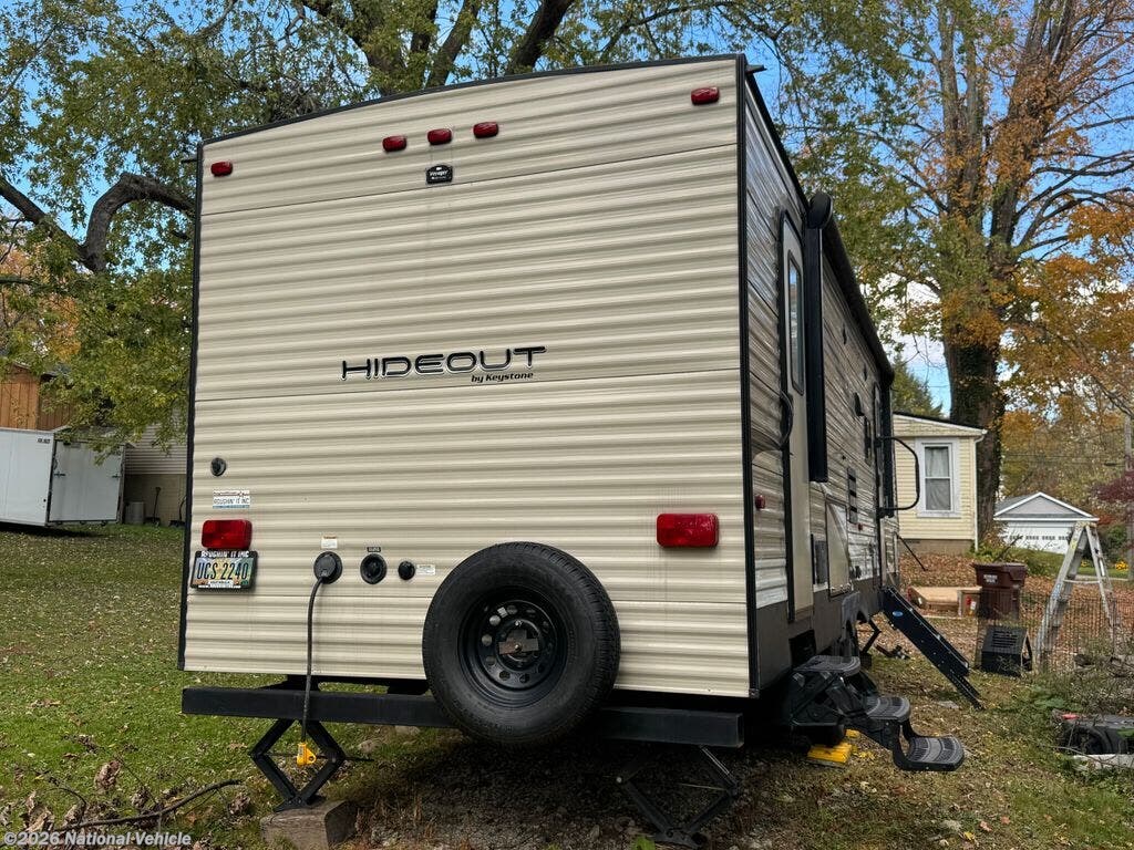 2018 Keystone Hideout Luxury 28BHS - Used Travel Trailer For Sale by National Vehicle in Andover, Ohio