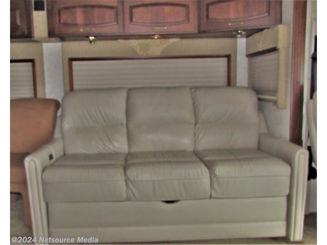 2003 Winnebago Ultimate Advantage 40K RV for Sale in Jacksonville, FL