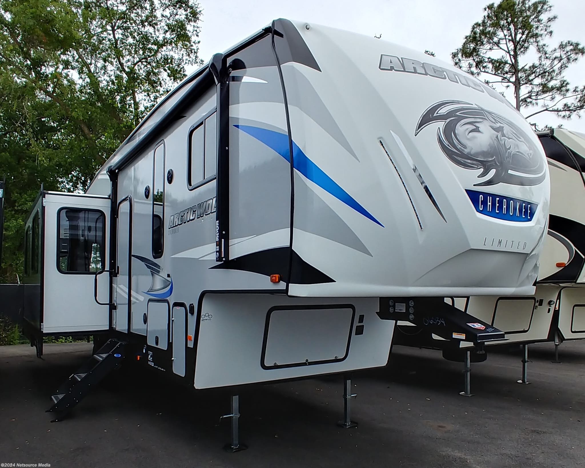 2021 Forest River Cherokee ARCTIC WOLF 291RL RV for Sale in