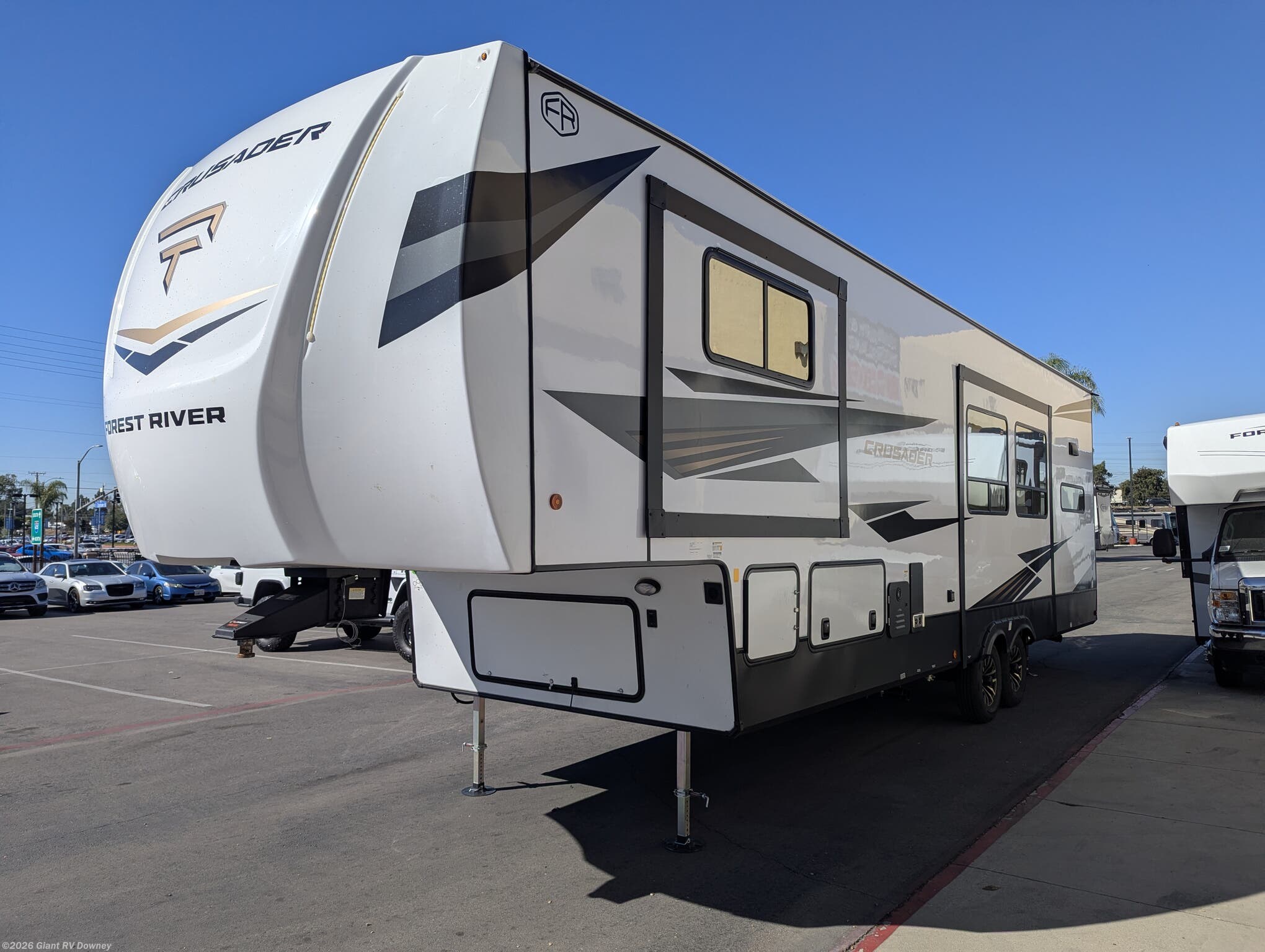 2026 Crusader KING33 by Prime Time from Giant RV in Downey, California
