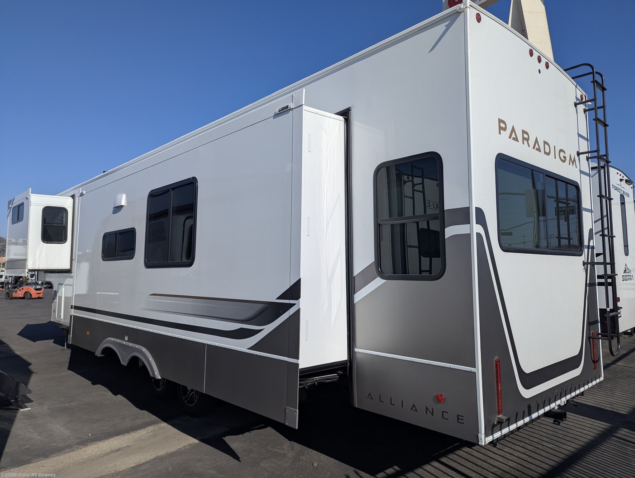 New 2026 Alliance RV Paradigm 388SP available in Downey, California