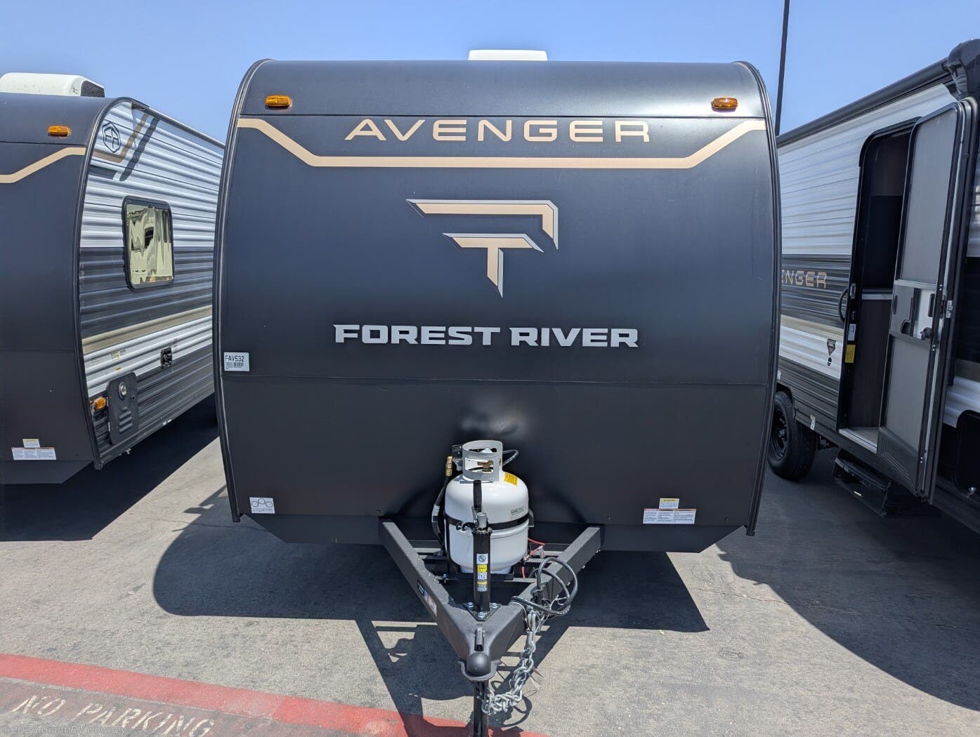 2026 Prime Time Avenger LT 16BHX - New Travel Trailer For Sale by Giant RV in Downey, California