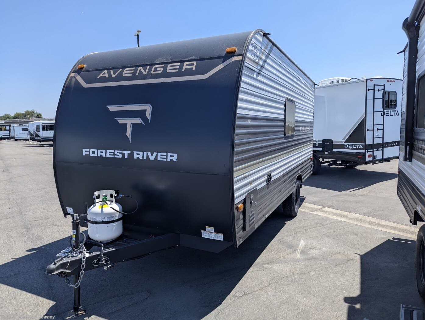 2027 Avenger LT 16BHX by Prime Time from Giant RV in Downey, California
