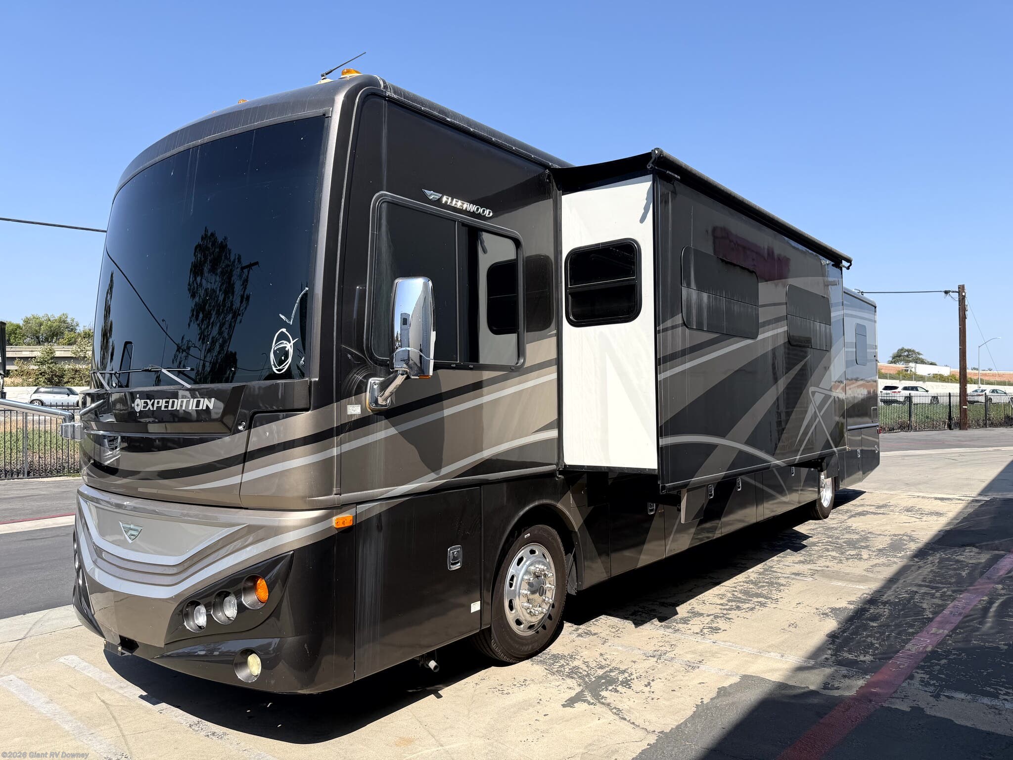 2015 Expedition 40X by Fleetwood from Giant RV in Downey, California