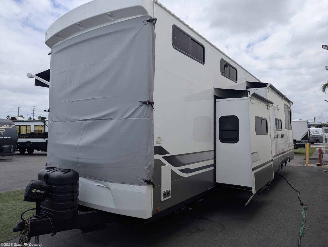New 2027 Alliance RV Benchmark 44LFT available in Downey, California