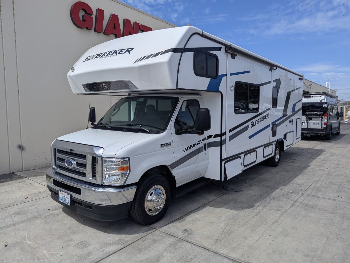 2026 Forest River Sunseeker 2750SLE - Used Class C For Sale by Giant RV in Downey, California