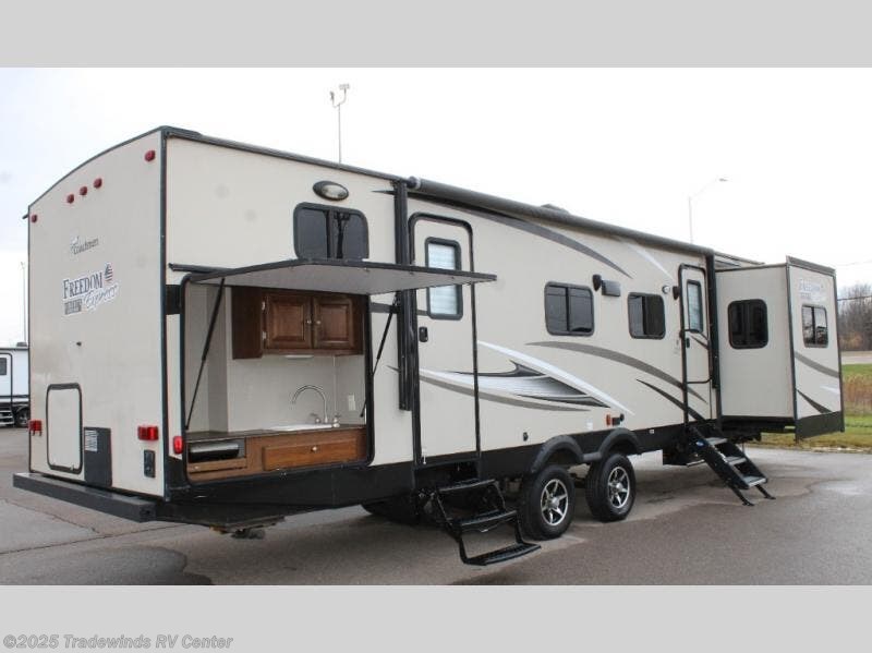 2017 Freedom Express Liberty Edition 321FEDS by Coachmen from Tradewinds RV Center in Clio, Michigan