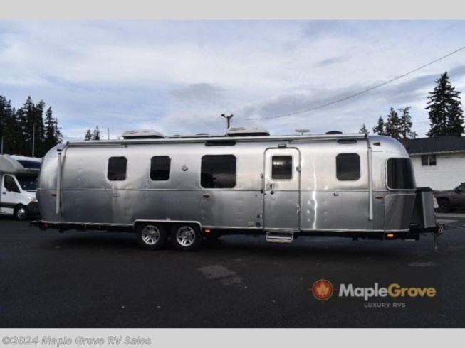 2018 Classic 33FB by Airstream from Maple Grove RV Sales in Everett, Washington