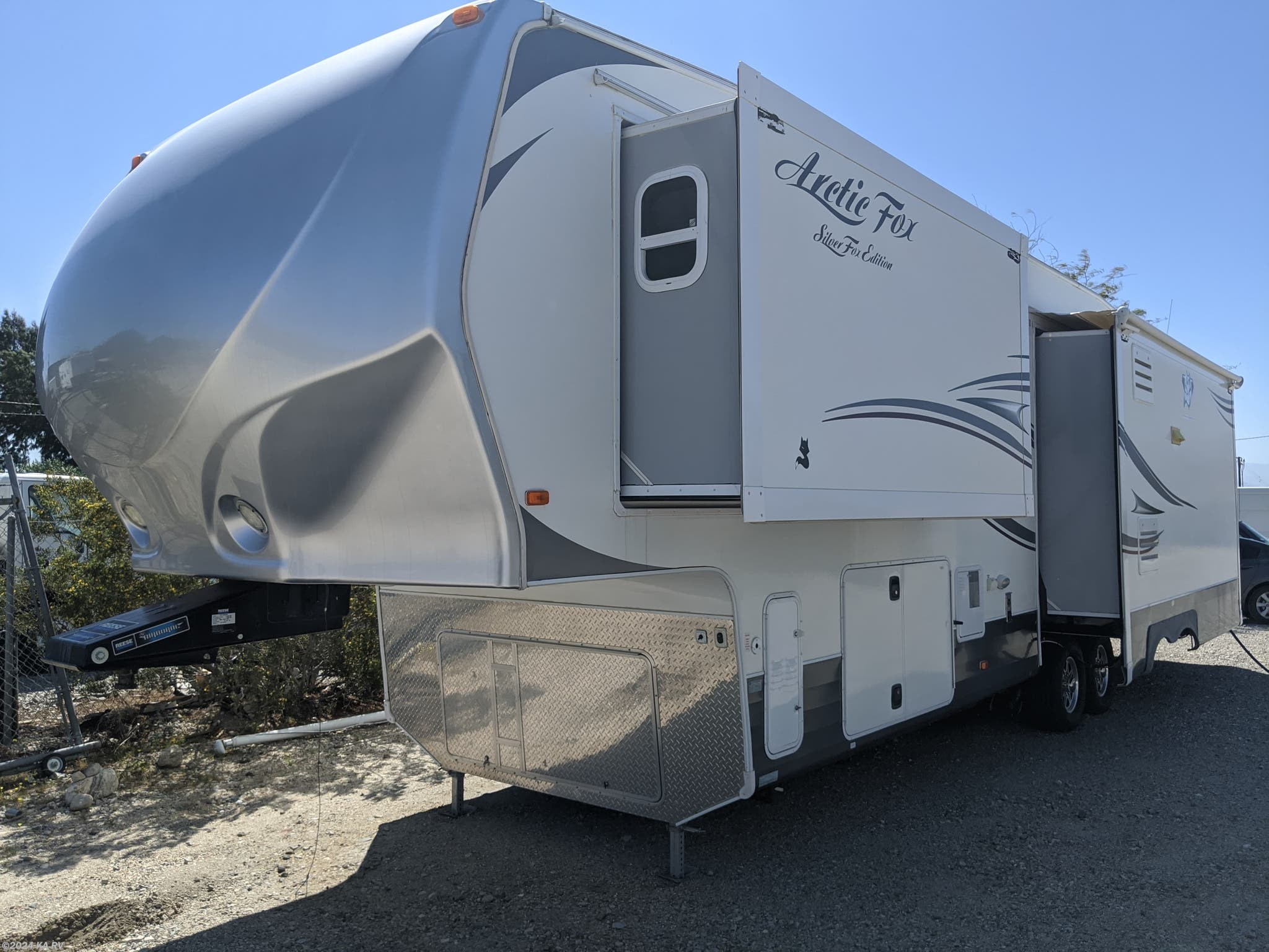 2013 Northwood Arctic Fox Silver Fox 35-5Z RV for Sale in Desert Hot