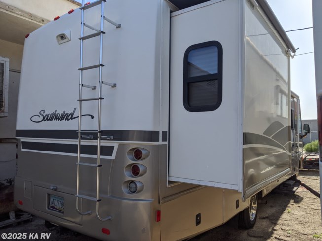 2004 Fleetwood Southwind 32V RV for Sale in Desert Hot Springs, CA ...