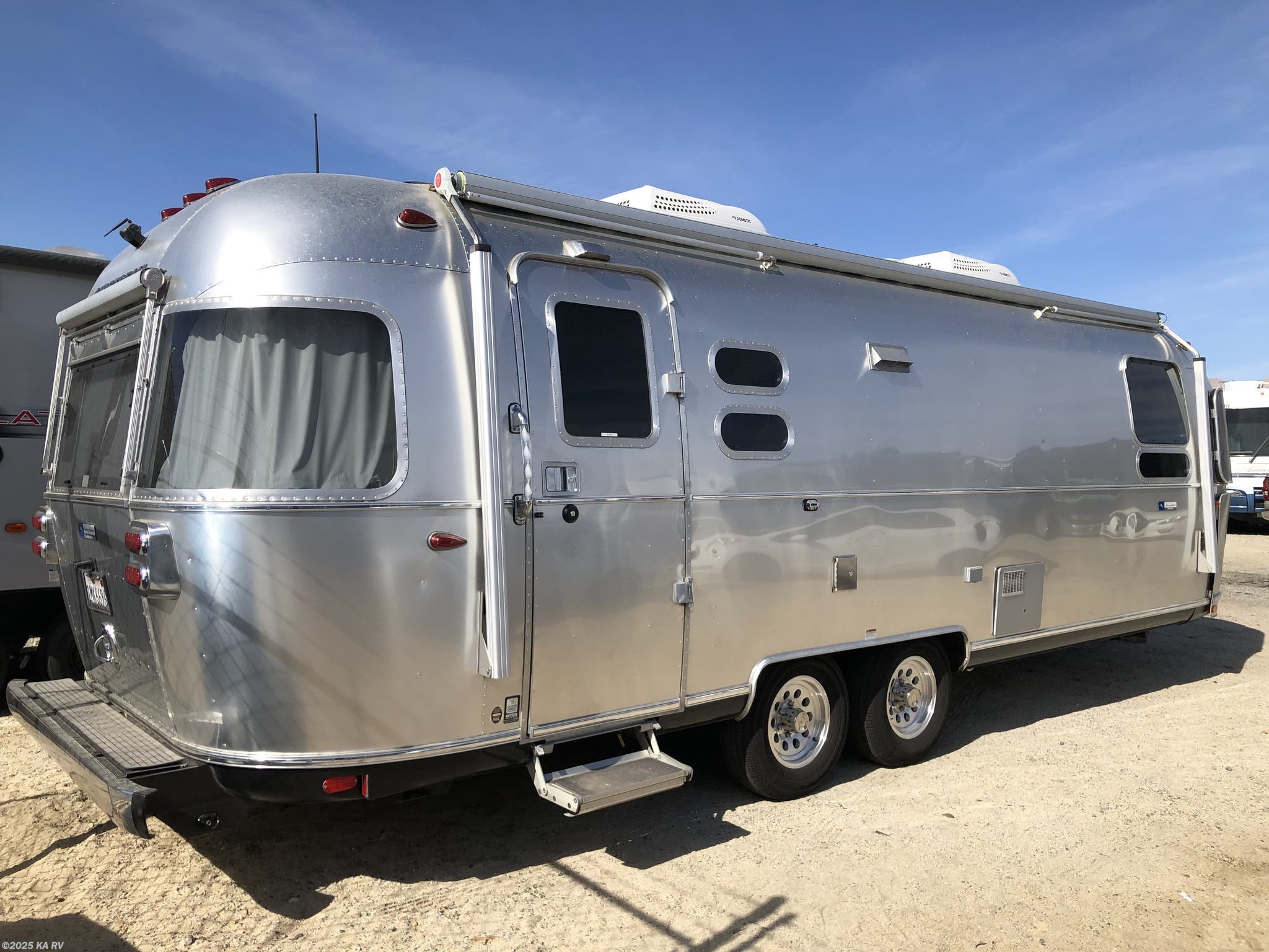 2017 Airstream Tommy Bahama 27FB RV for Sale in Desert Hot Springs, CA ...