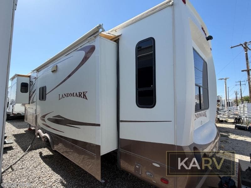 Used 2008 Heartland Landmark Pinehurst available in Desert Hot Springs, California
