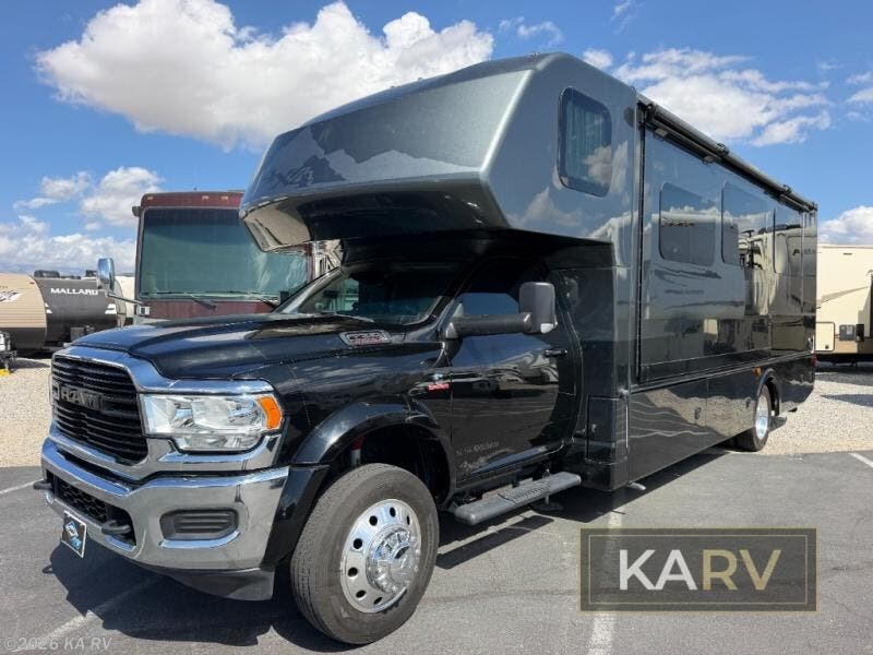 2021 Isata 5 30FW by Dynamax Corp from KA RV in Desert Hot Springs, California