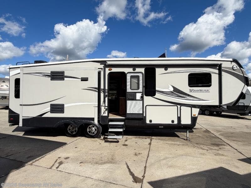 2015 Keystone Montana 305RL - Used Fifth Wheel For Sale by Basecamp RV Sales in Rocklin, California