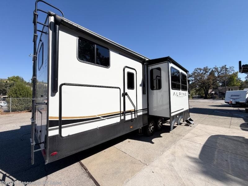 Used 2024 Keystone Avalanche 378BH available in Rocklin, California