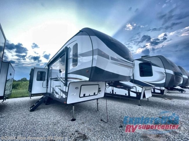 2022 Rockwood Signature Ultra Lite 8294BS by Forest River from ExploreUSA RV Supercenter - TYLER, TX in Tyler, Texas
