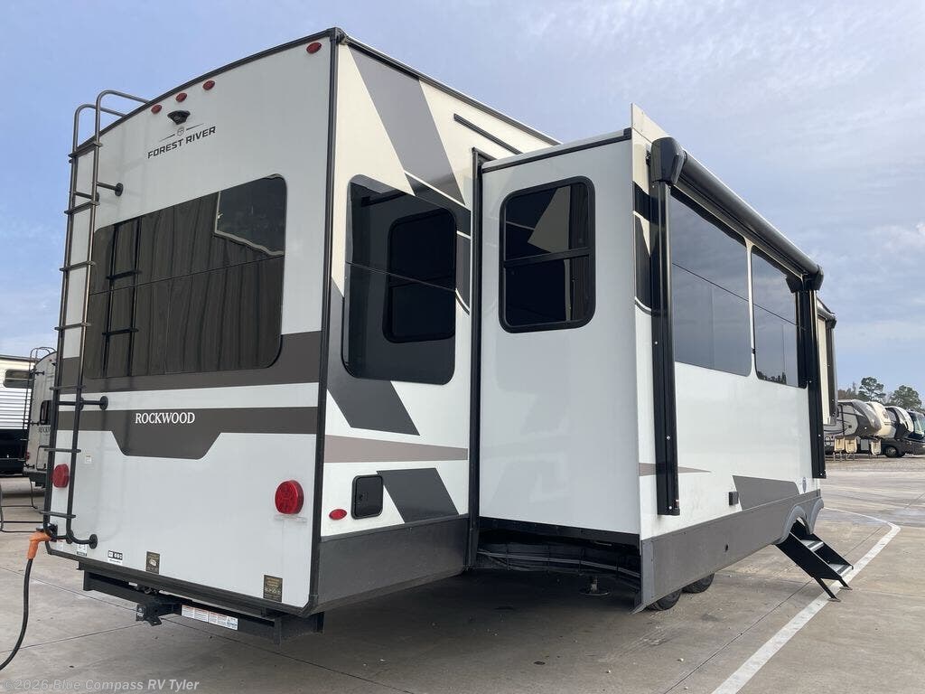 2026 Rockwood Signature 401SFB by Forest River from Blue Compass RV Tyler in Tyler, Texas