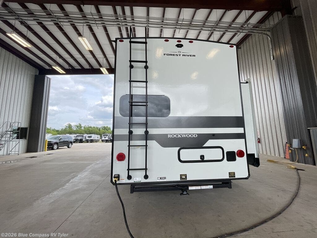 2026 Rockwood Signature 404SRK by Forest River from Blue Compass RV Tyler in Tyler, Texas
