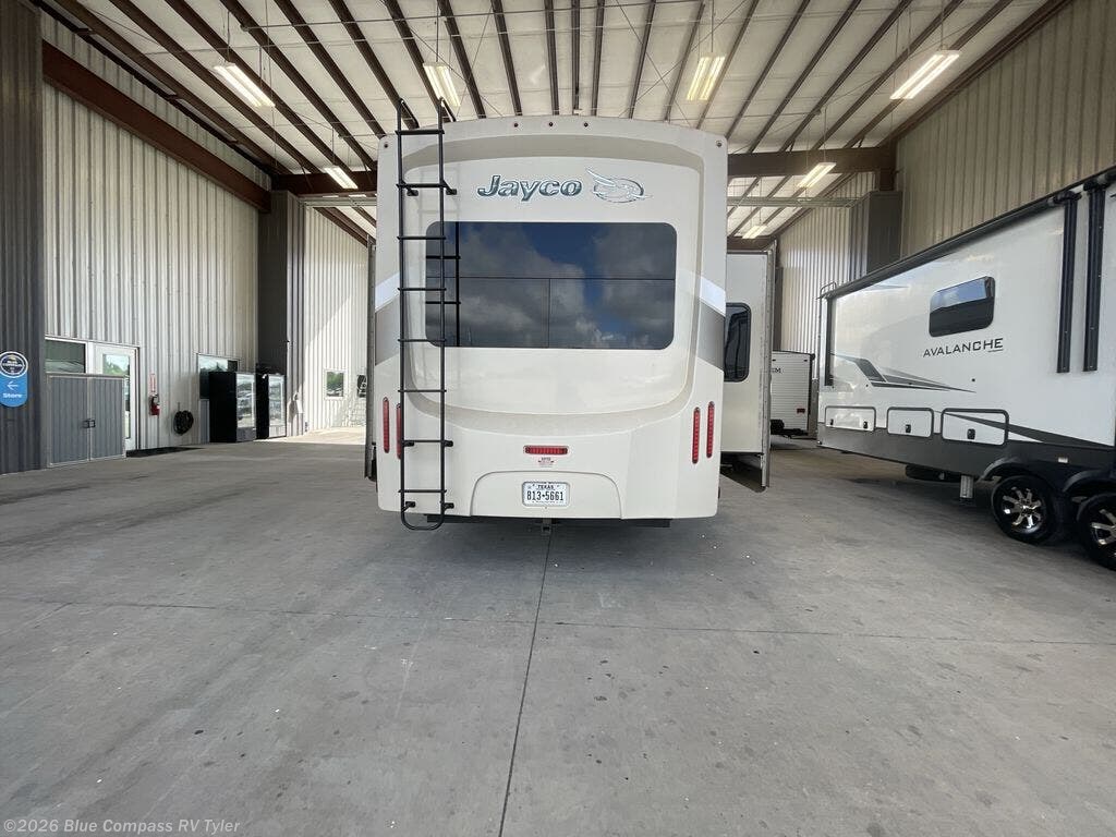 2016 Pinnacle 36RSQS by Jayco from Blue Compass RV Tyler in Tyler, Texas