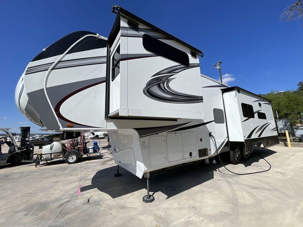 2022 Solitude 345GK by Grand Design from Blue Compass RV Tyler in Tyler, Texas