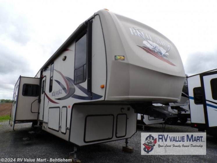 Used 2011 Forest River Blue Ridge 3025RL available in Bath, Pennsylvania