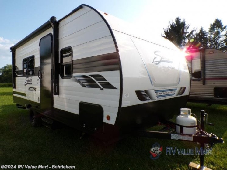 New 2025 Shasta Compact 18FQ available in Bath, Pennsylvania