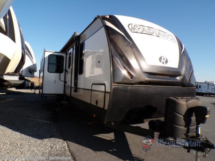 Used 2019 Cruiser RV Radiance Ultra Lite 32BH available in Bath, Pennsylvania